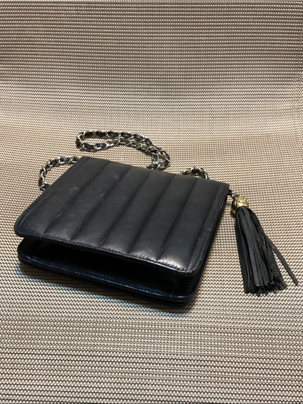 Vintage Chanel Black Quilted Chain Crossbody Bag with Tassel - Picture 5 of 9